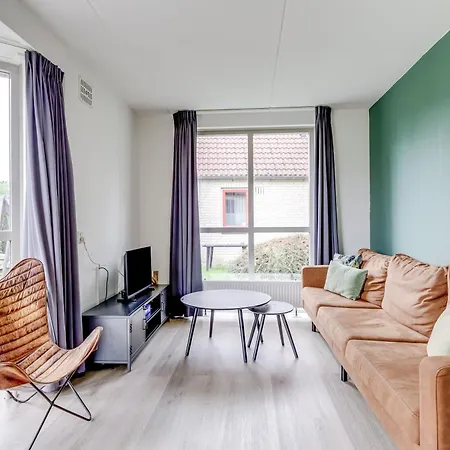 6 - Persoons Lakeside 35 *