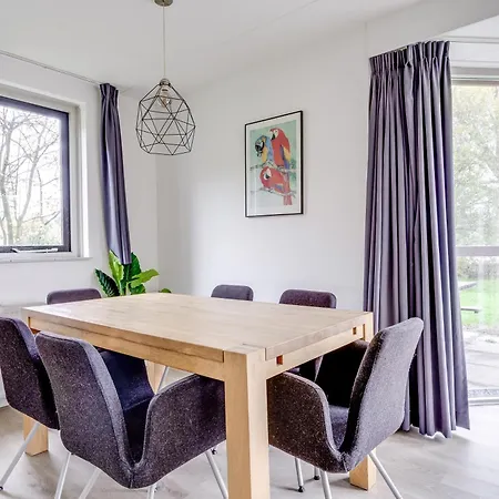 6 - Persoons Lakeside 35 بيت للعطل *