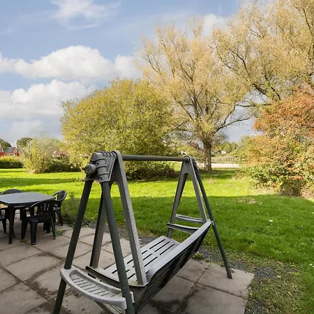 6 - Persoons Lakeside 35