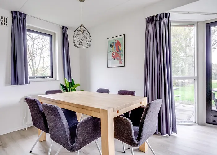 6 - Persoons Lakeside 35 بيت للعطل *