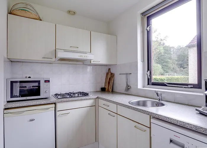 6 - Persoons Lakeside 35