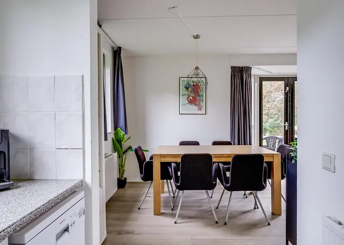 6 - Persoons Lakeside 35