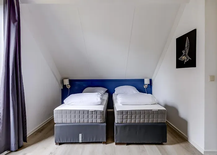 6 - Persoons Lakeside 35