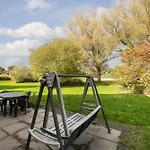 6 - Persoons Lakeside 35